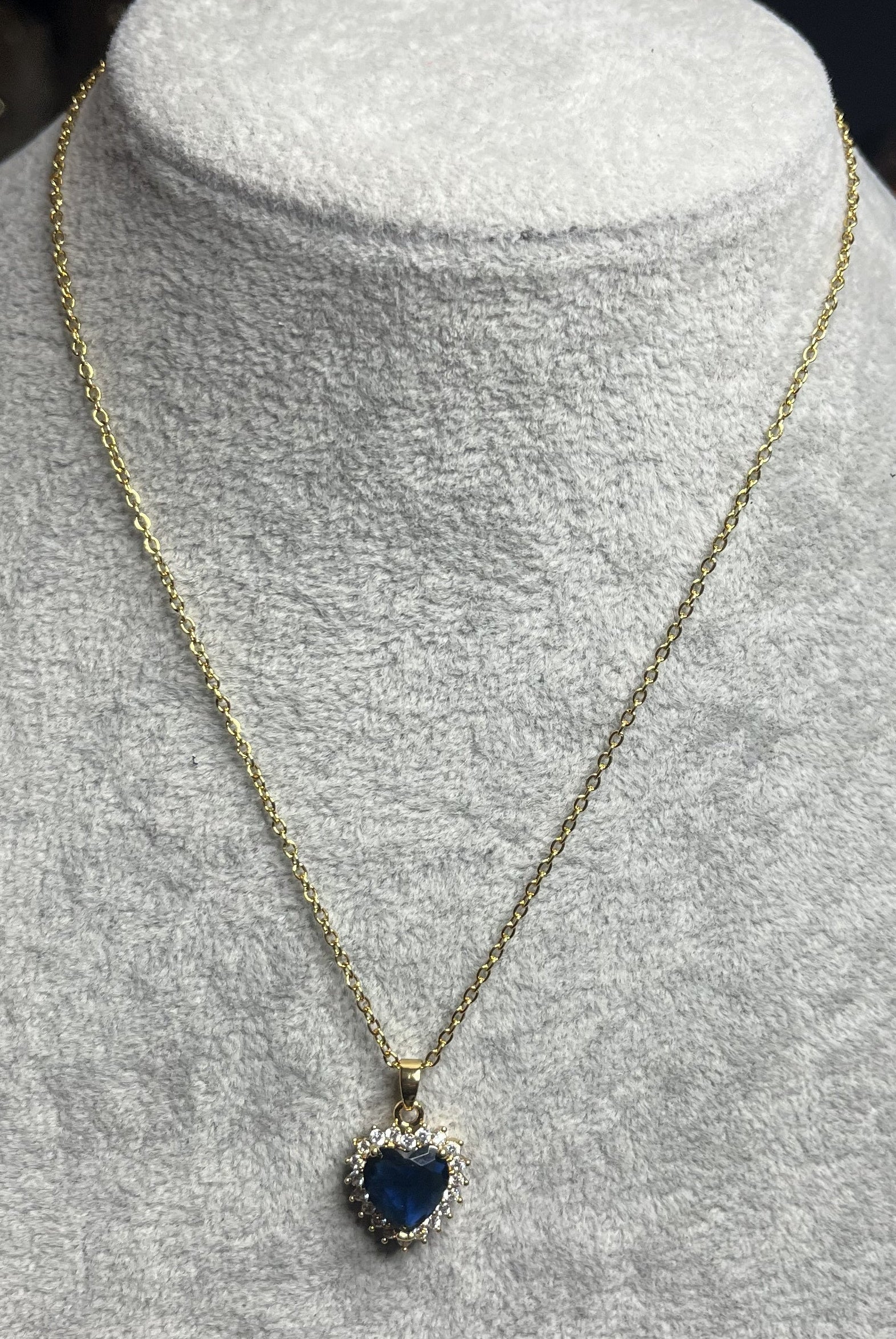 Collana con gemma blu