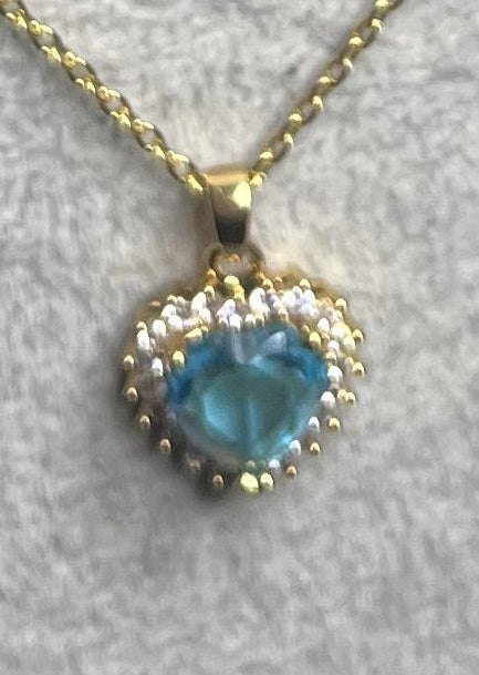 Collana con gemma celeste