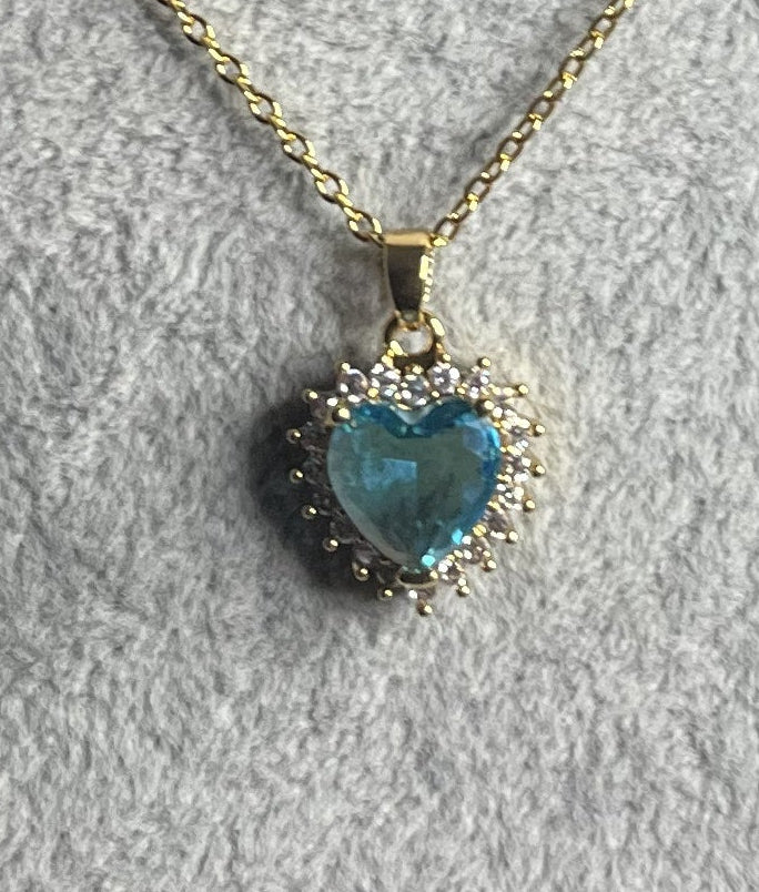 Collana con gemma celeste