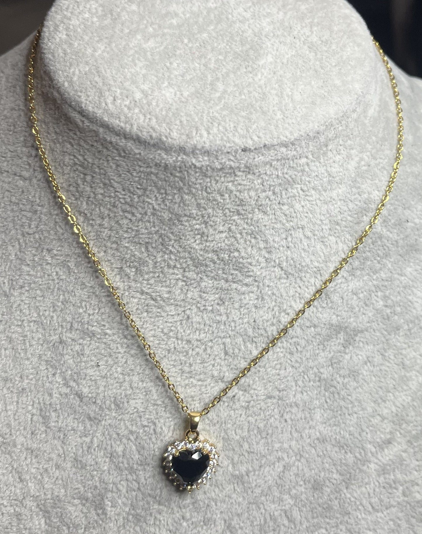 Collana con gemma nera