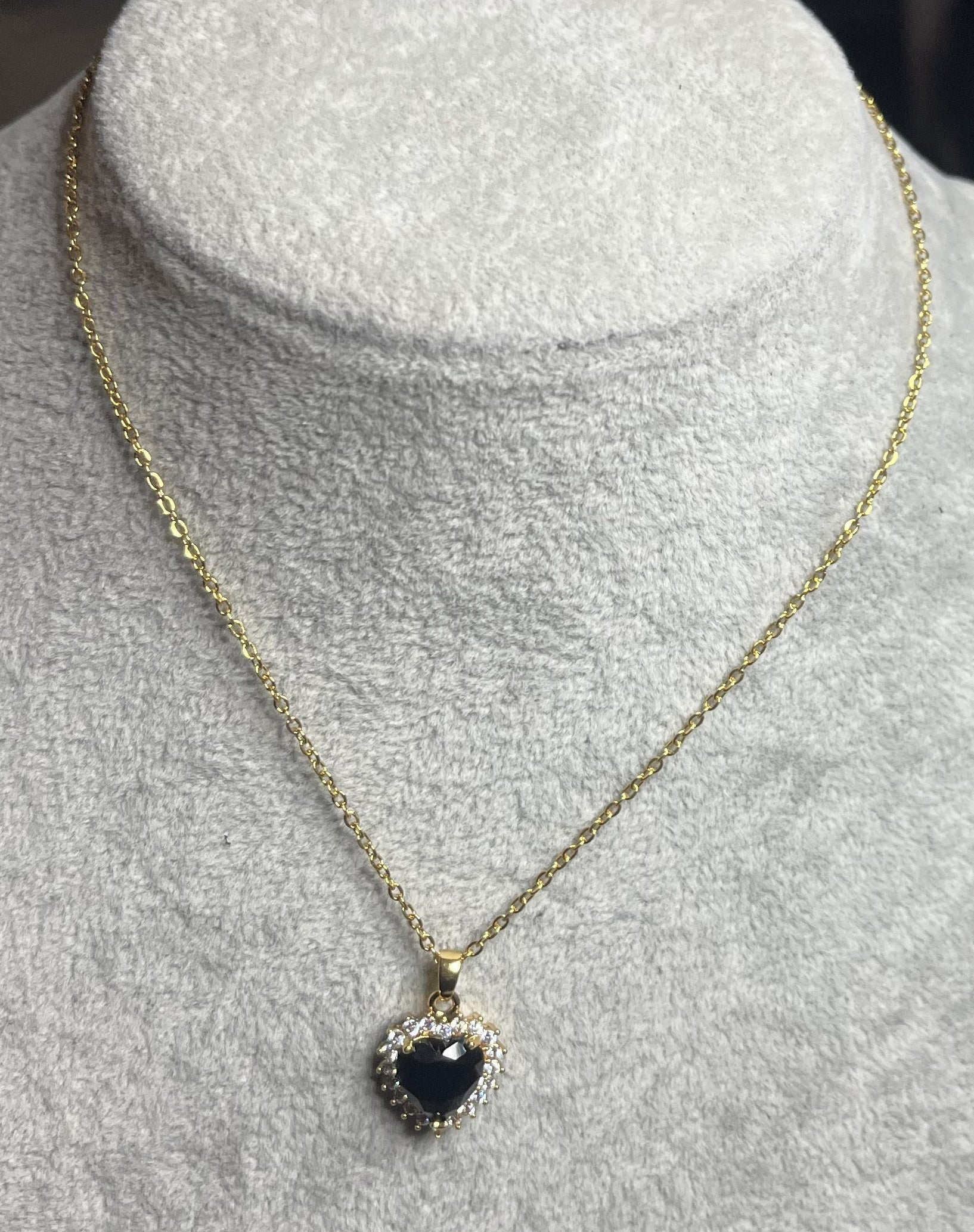 Collana con gemma nera