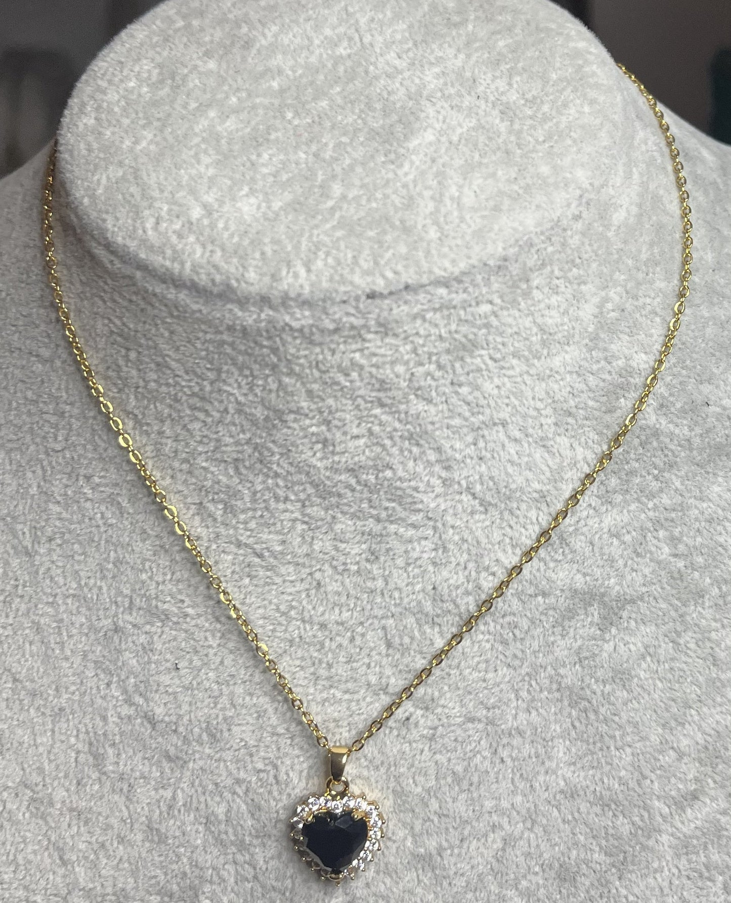 Collana con gemma nera