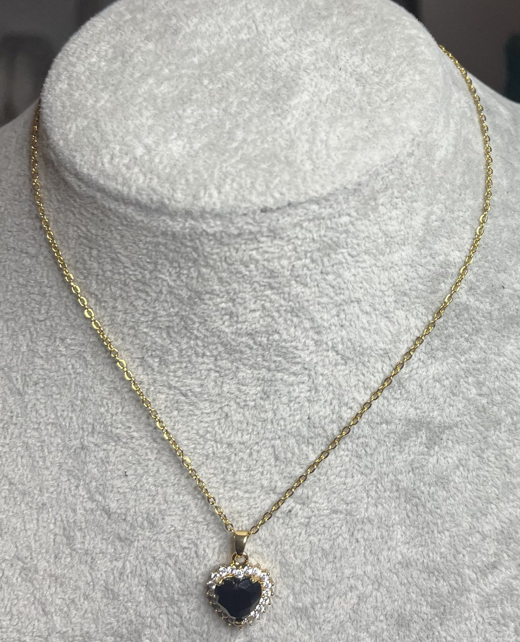 Collana con gemma nera