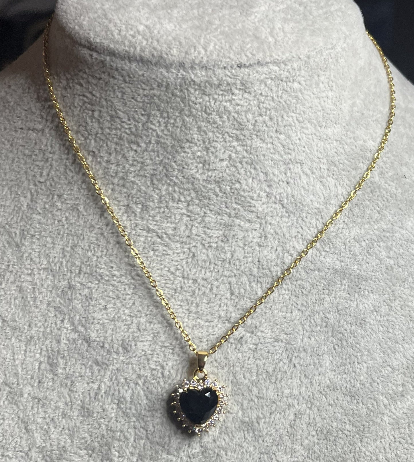 Collana con gemma nera