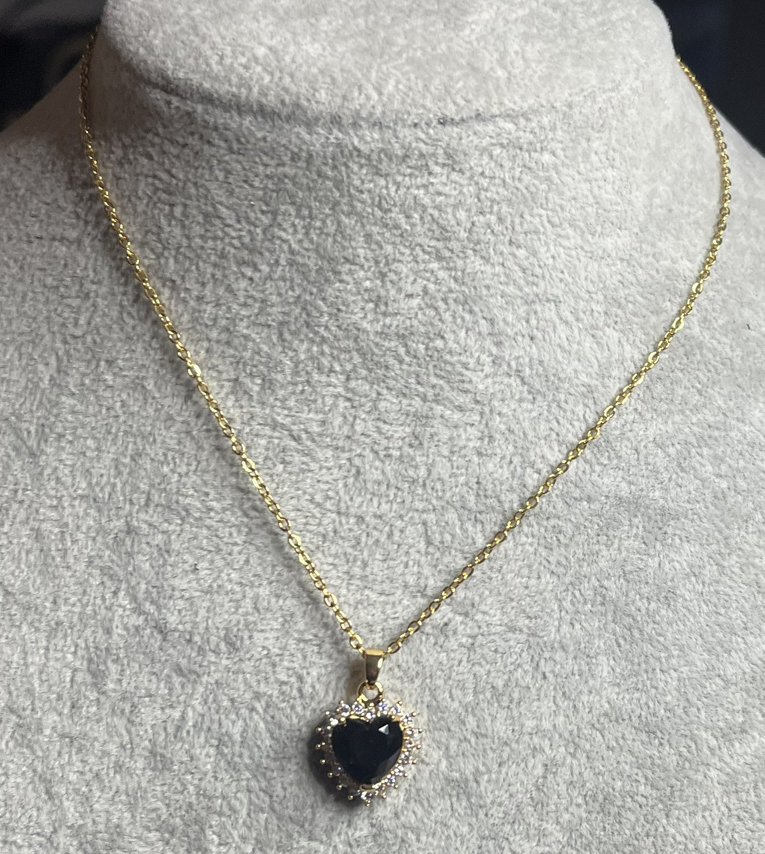 Collana con gemma nera