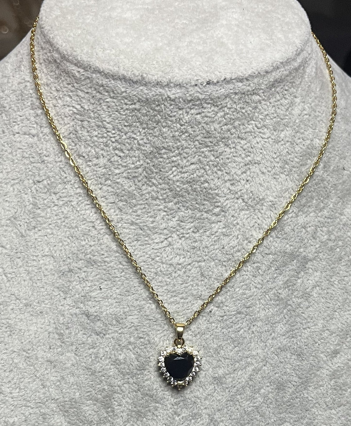 Collana con gemma nera