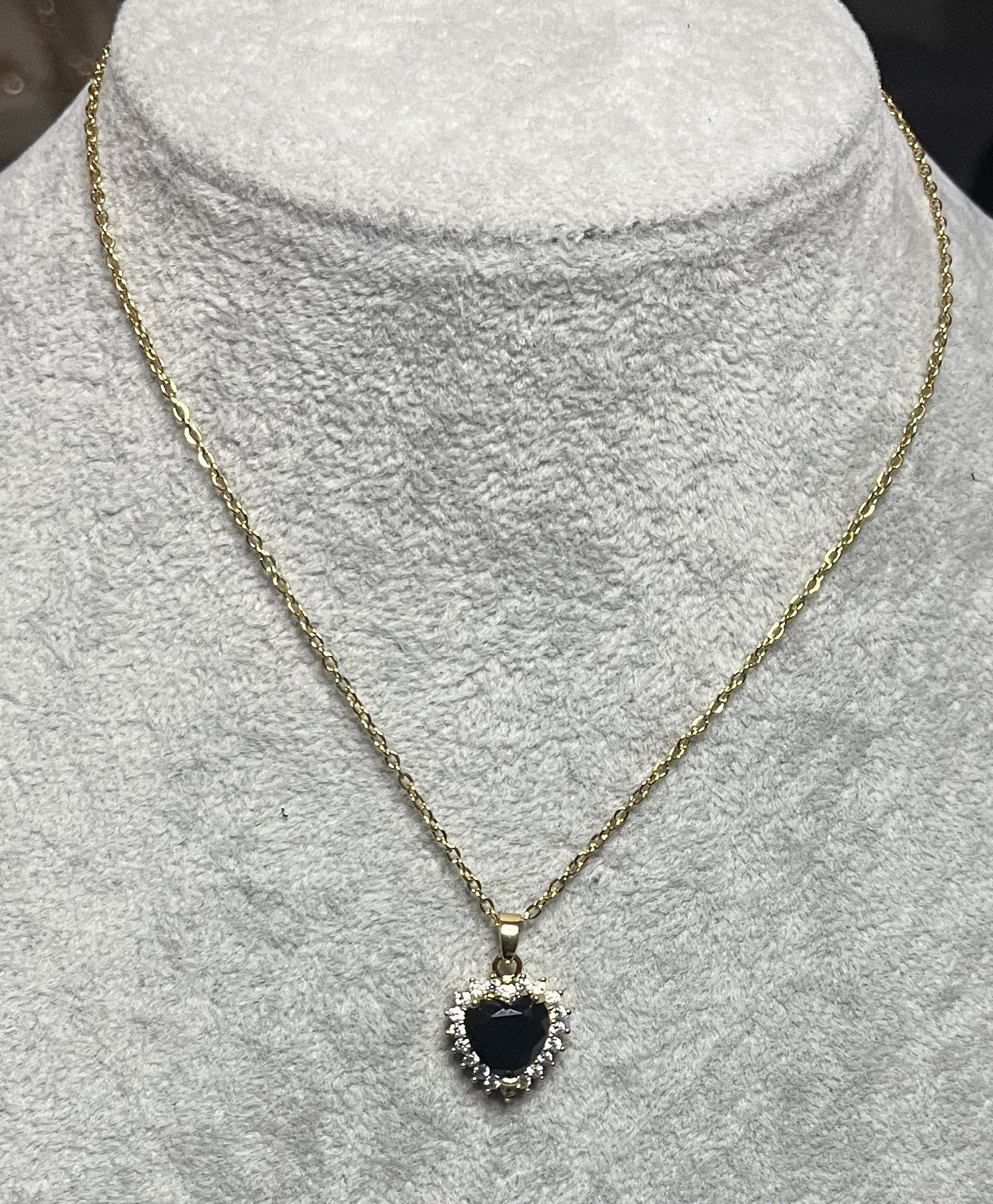 Collana con gemma nera