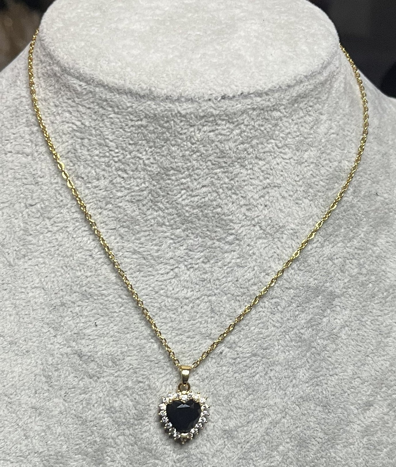 Collana con gemma nera