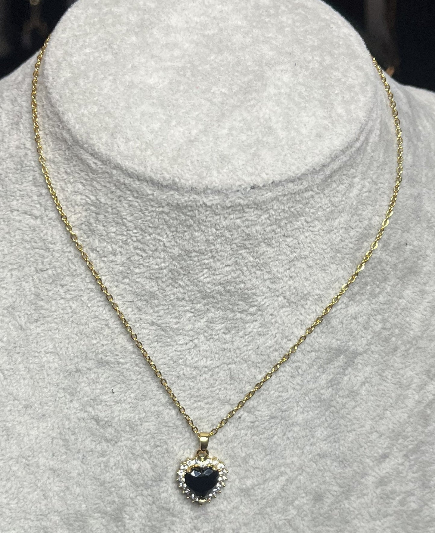 Collana con gemma nera