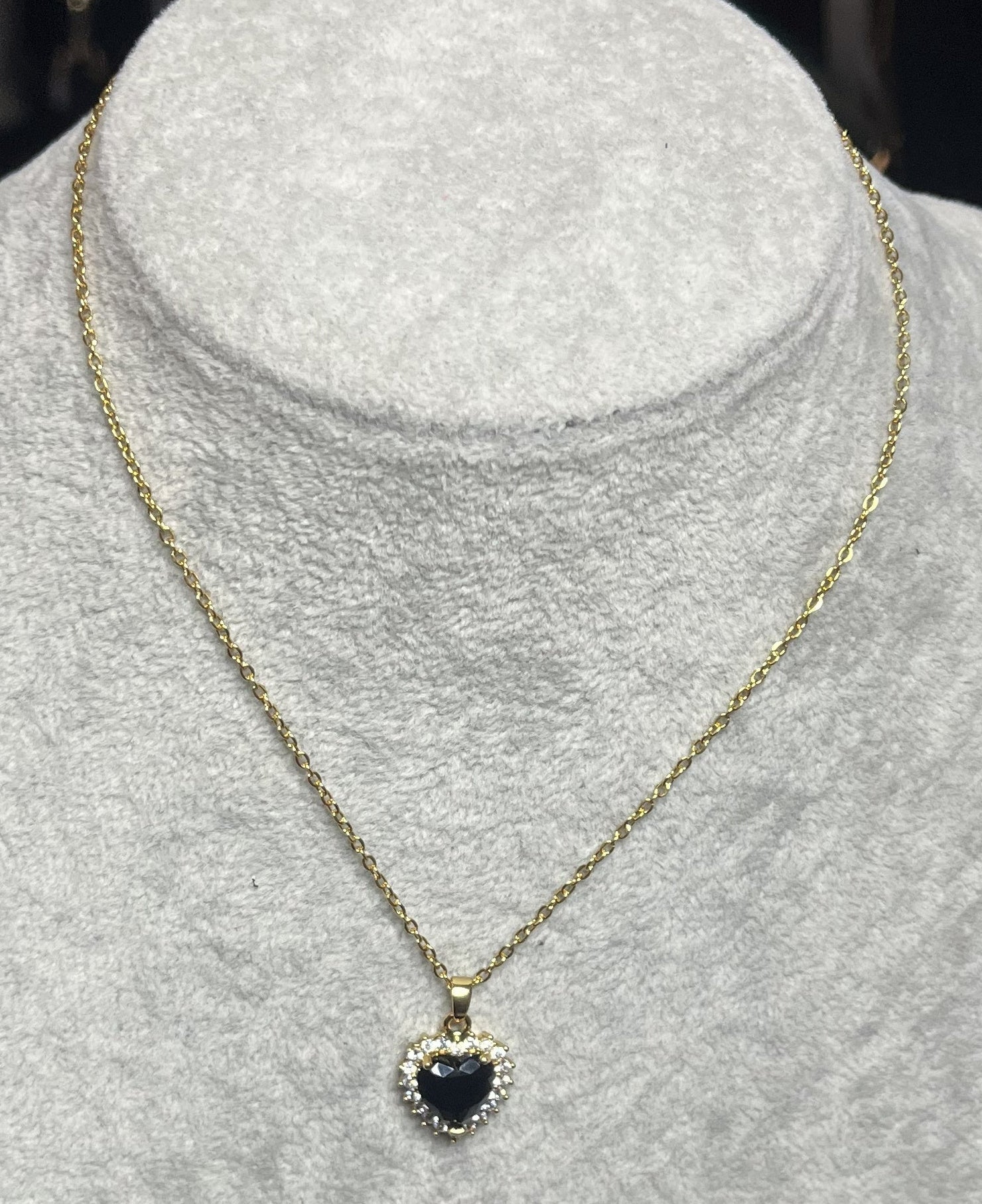 Collana con gemma nera