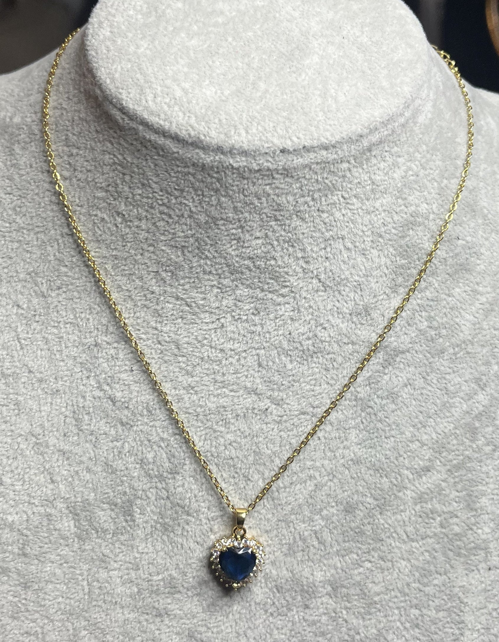 Collana con gemma blu