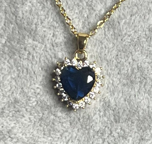 Collana con gemma blu