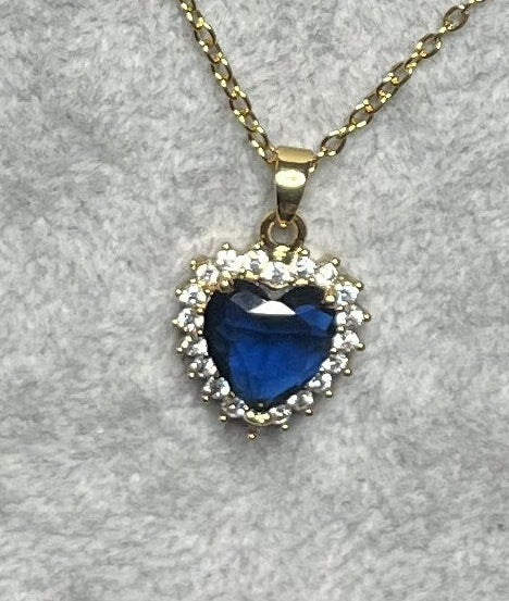 Collana con gemma blu