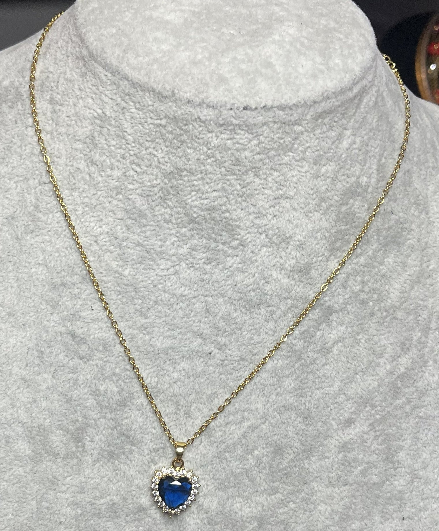 Collana con gemma blu