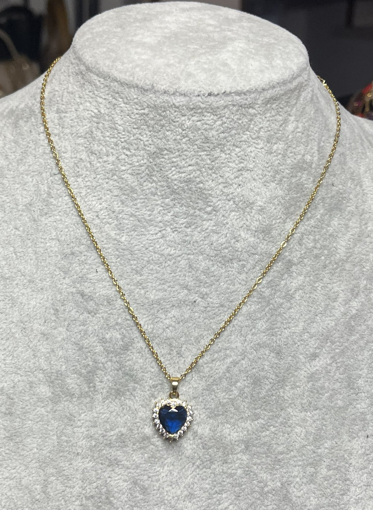 Collana con gemma blu