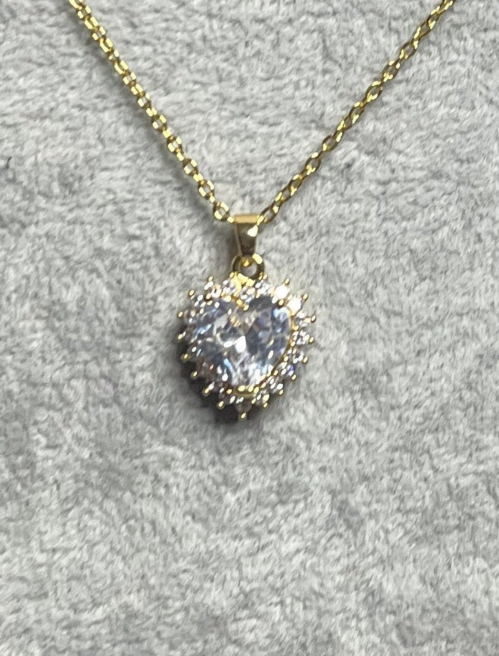 Collana con gemma trasparente