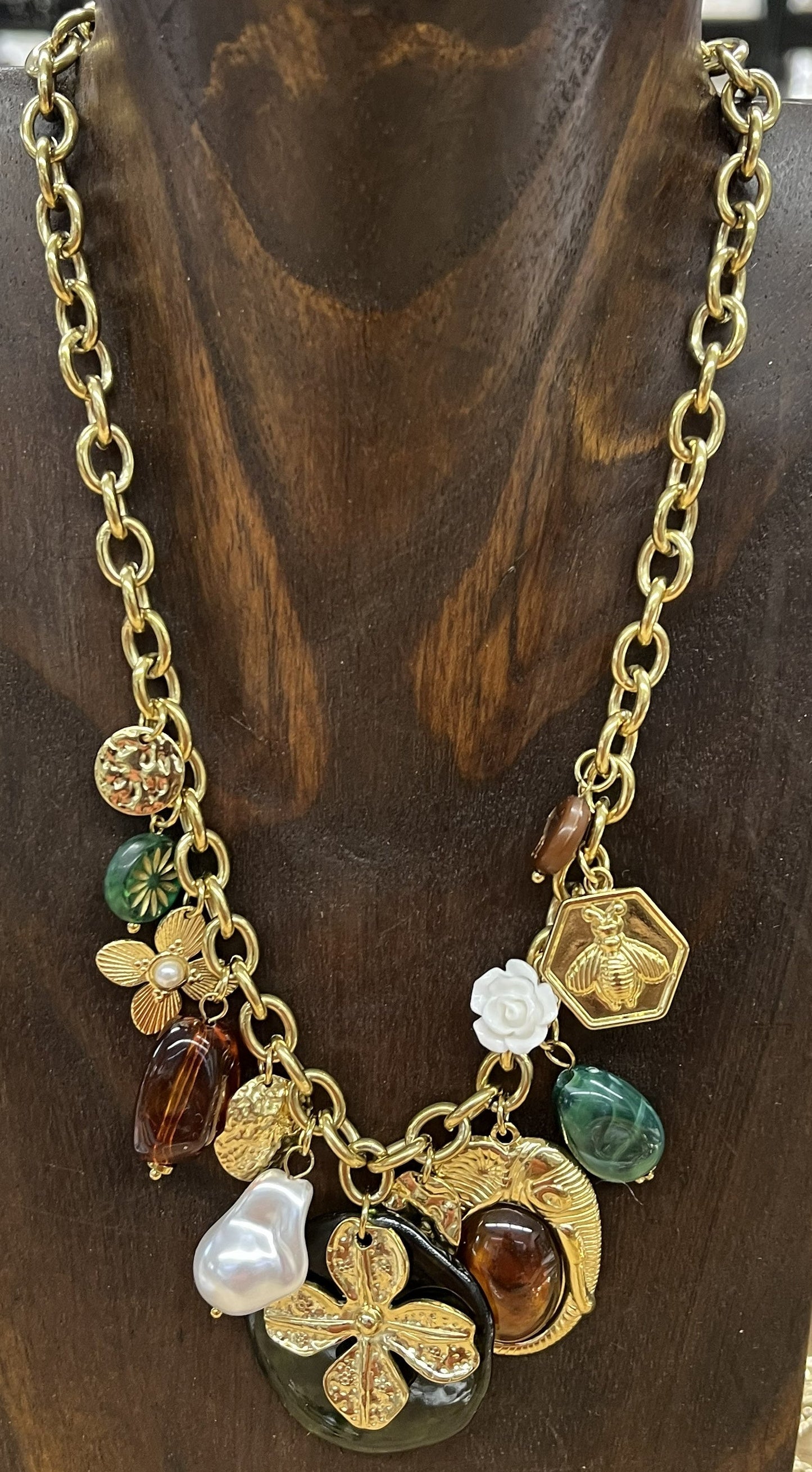 Collana Giardino d'Acciaio Dorato con charm floreali e pietre naturali