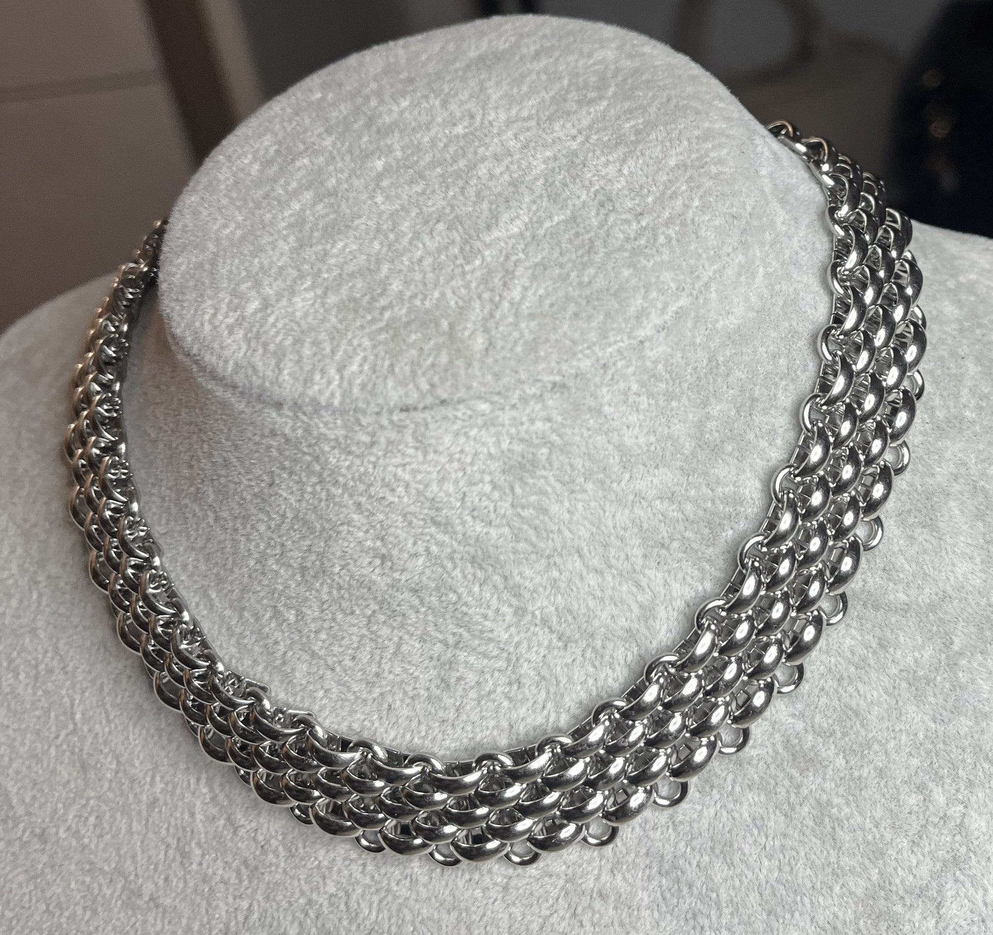 Collana girocollo donna in acciaio inossidabile con tripla catena intrecciata texture metallica placcato argento