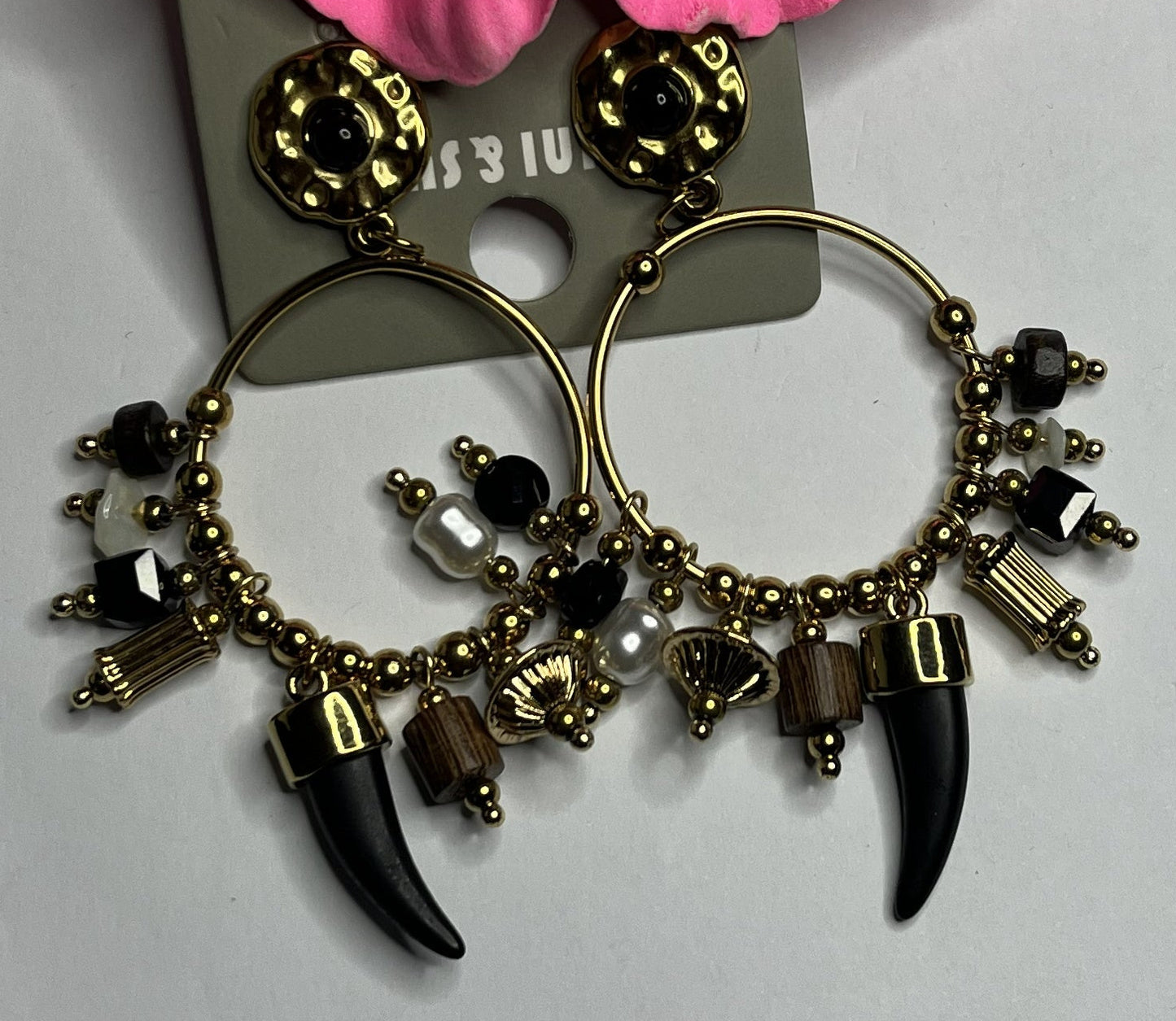 Orecchini cerchio placcato oro con cornetto nero portafortuna