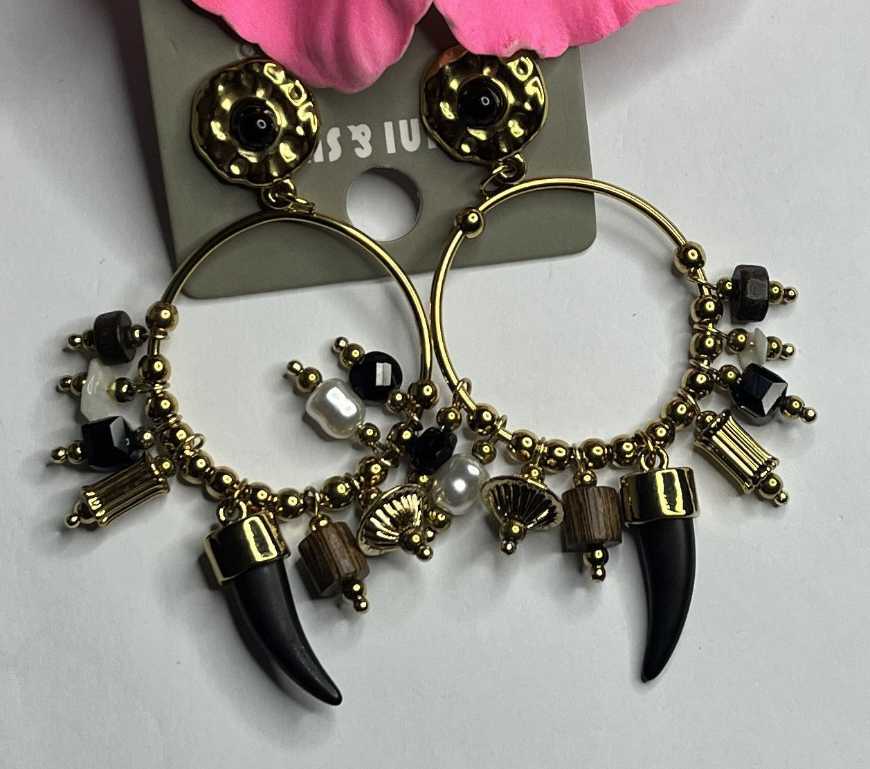 Orecchini cerchio placcato oro con cornetto nero portafortuna