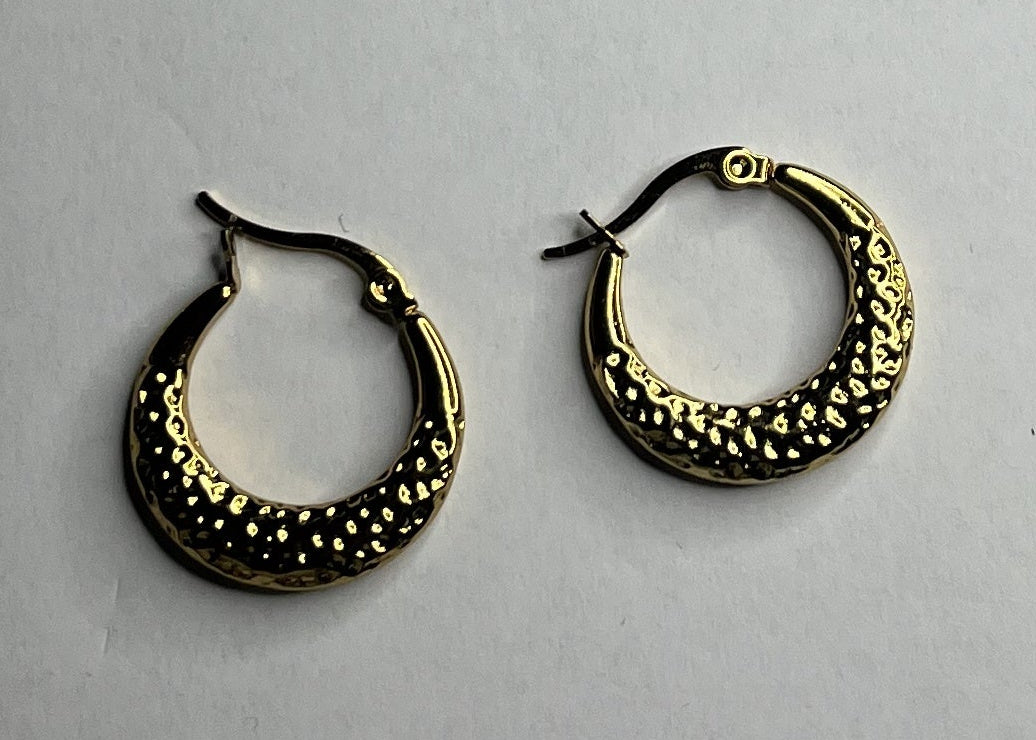 Orecchini Creoli Martellato Eleganti Placcati Oro Lucido