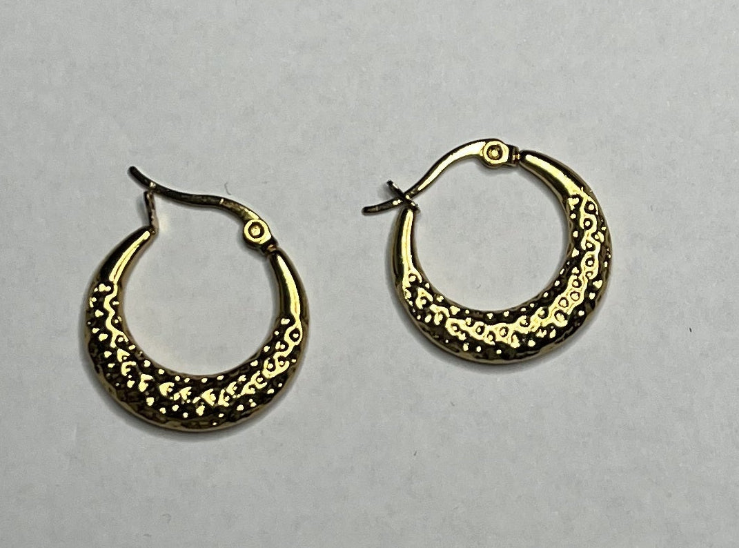 Orecchini Creoli Martellato Eleganti Placcati Oro Lucido