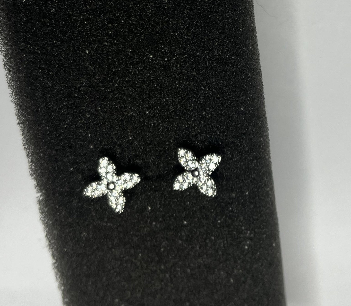 Orecchini a Lobo Croce con Cristalli Scintillanti in Acciaio Inossidabile placcato argento