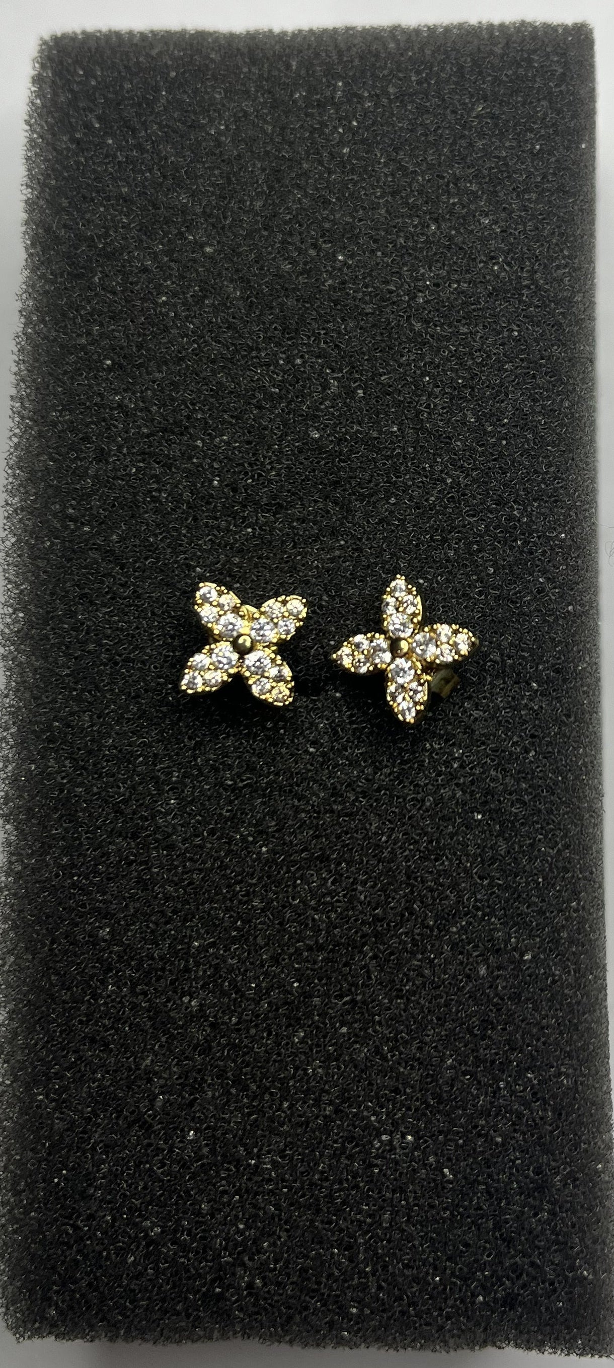 Orecchini a Lobo Croce con Cristalli Scintillanti in Acciaio Inossidabile placcato oro