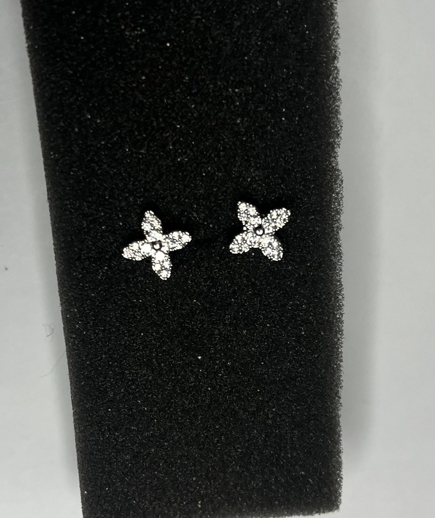 Orecchini a Lobo Croce con Cristalli Scintillanti in Acciaio Inossidabile placcato argento