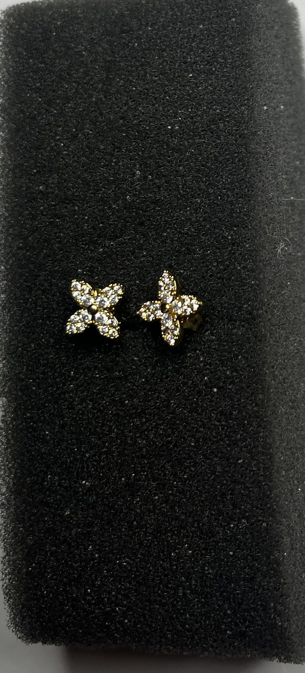 Orecchini a Lobo Croce con Cristalli Scintillanti in Acciaio Inossidabile placcato oro