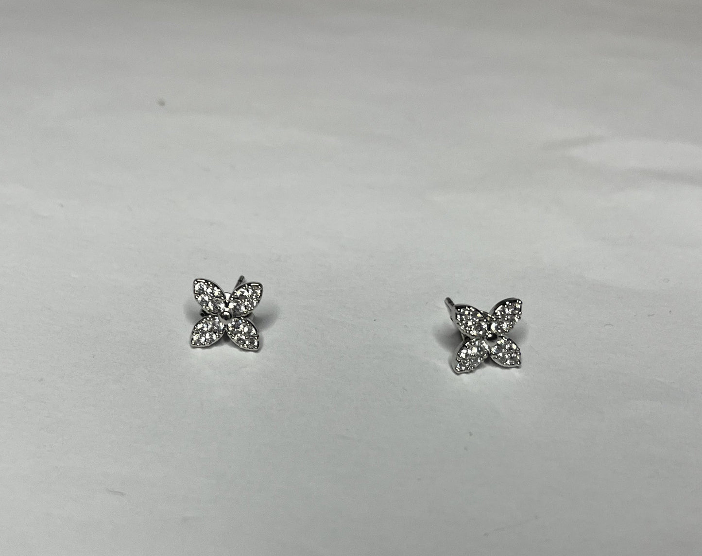 Orecchini a Lobo Croce con Cristalli Scintillanti in Acciaio Inossidabile placcato argento