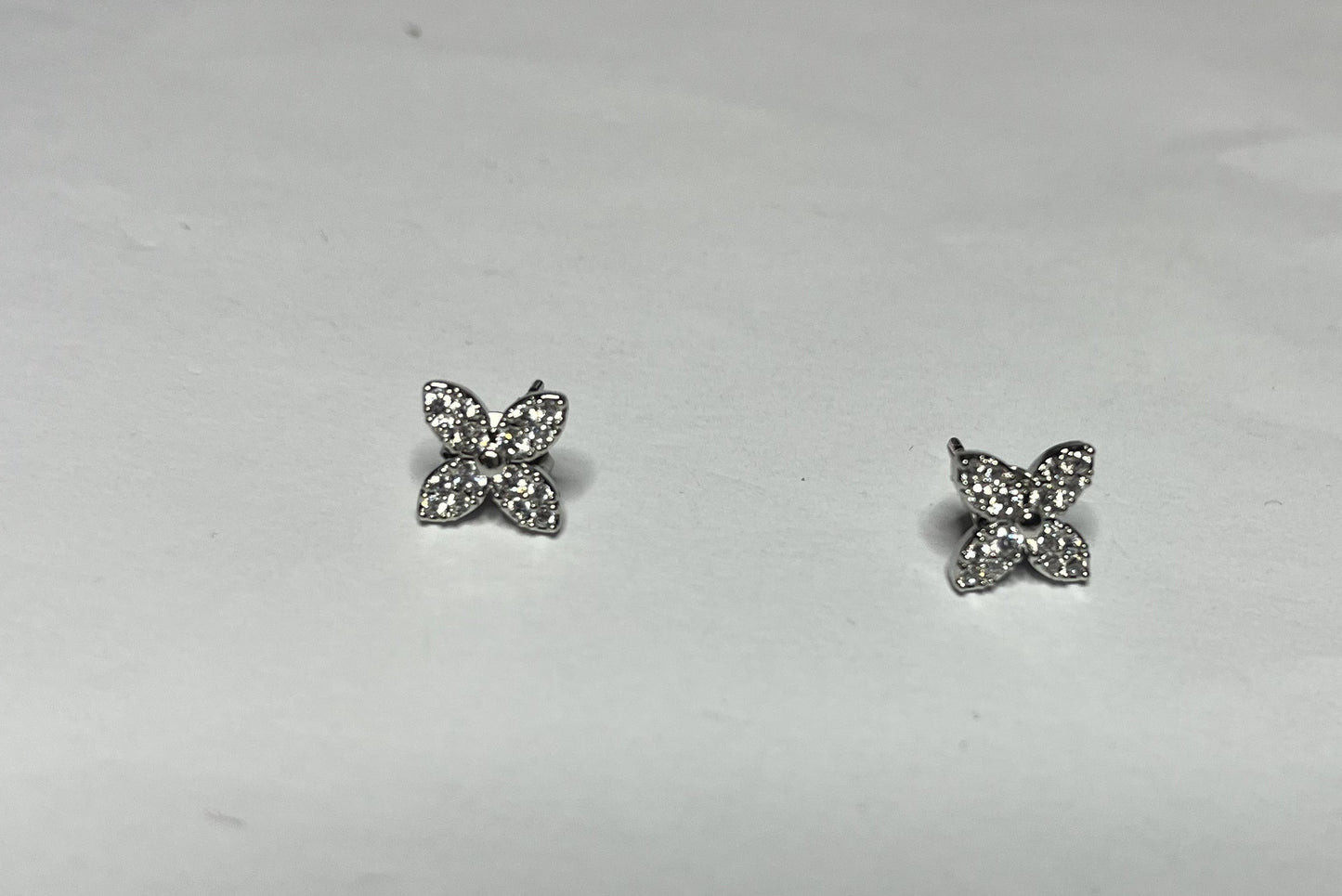 Orecchini a Lobo Croce con Cristalli Scintillanti in Acciaio Inossidabile placcato argento