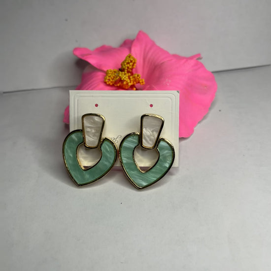 Orecchini Asia rosa - eleganti orecchini a cuore con pietre naturali rosa e finitura dorata